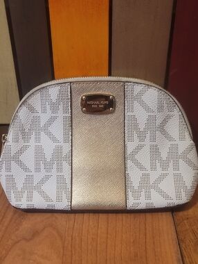 Michael Kors Signature MK Gold/beige Cosmetic Bag